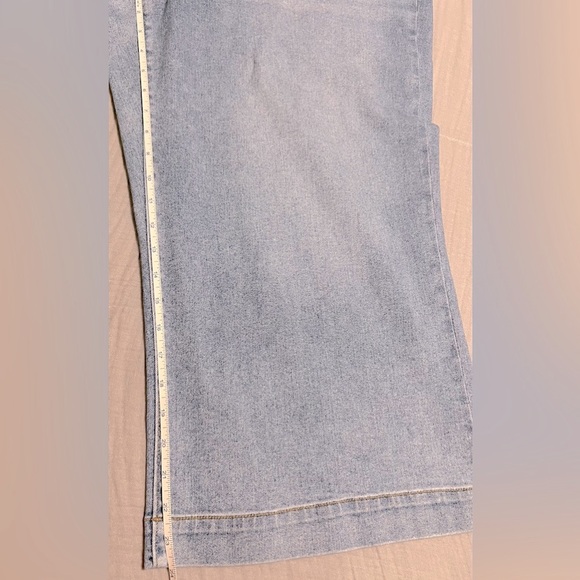 Lands’ End Women’s High Rise Wide Leg Crop Jeans, Size 22W in Beau Blue - Picture 5 of 5